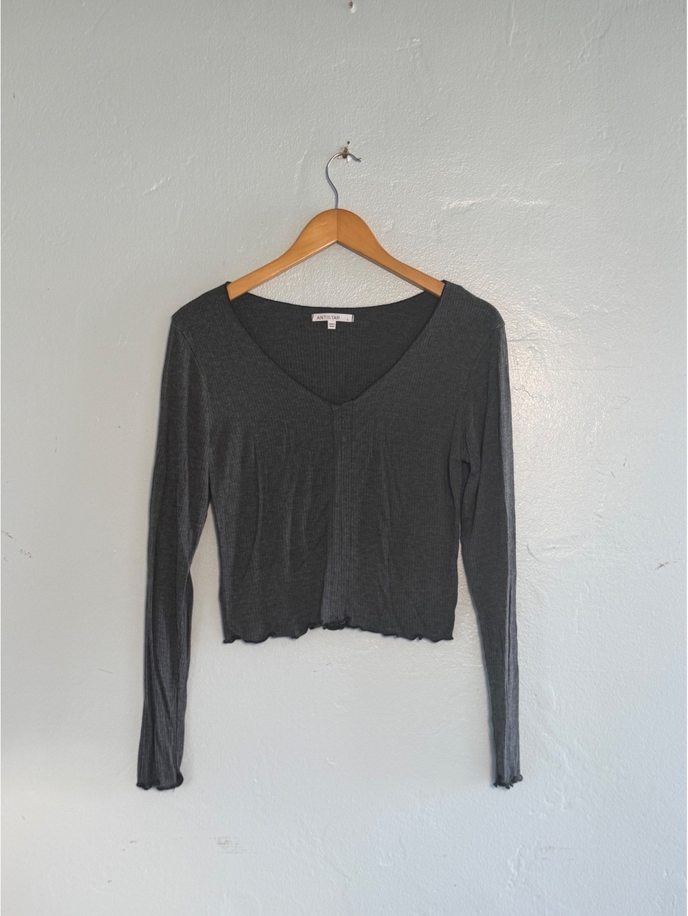 ANTISTAR Dark Gray Ribbed Long Sleeve V-Neck Crop Top Size L